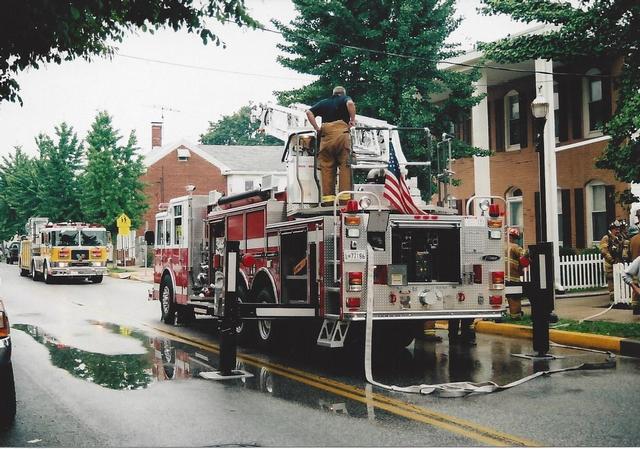 3 Box 76 Penn. Ave. Engineer Dickie Yingling running the turntable of L-5.